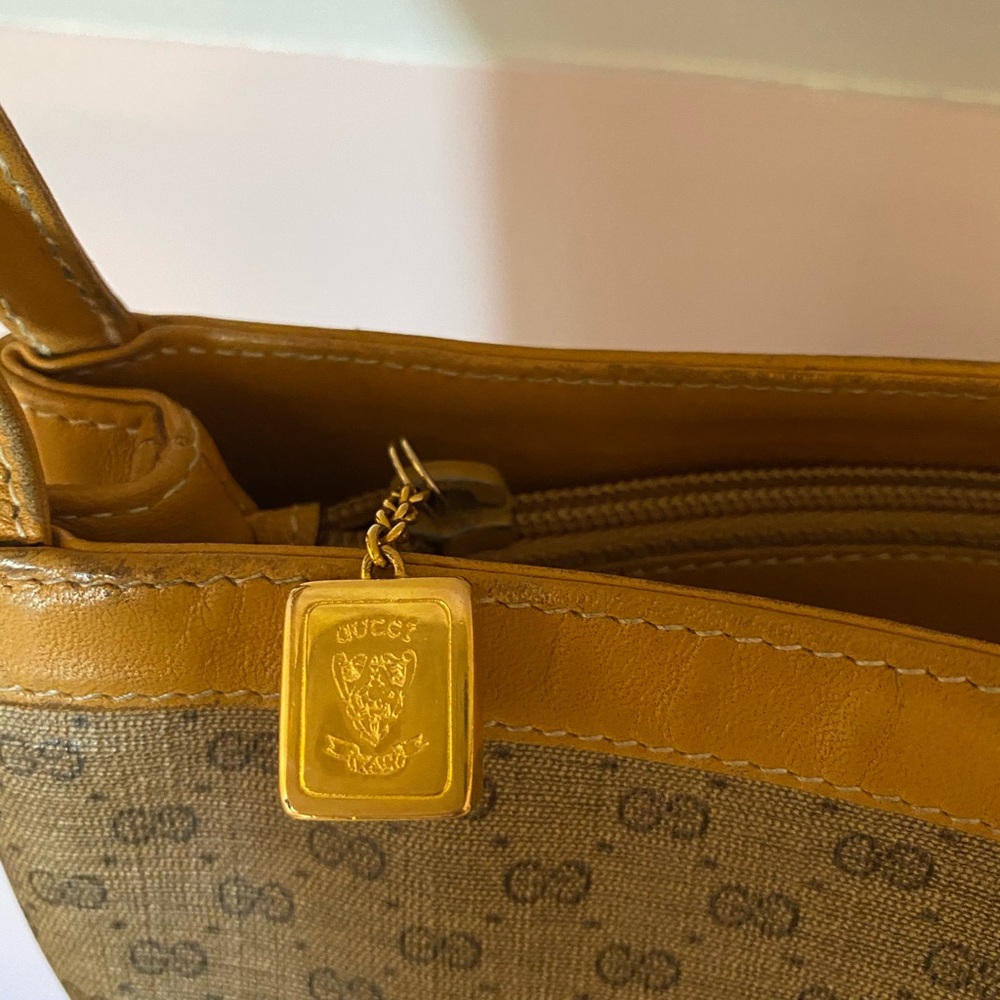 Sold! Authentic monogram Gucci crossbody bag - Picture 6 of 15